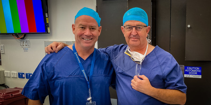 Dr Willem Pretorius visiting theatre at Mater Springfield Hospital