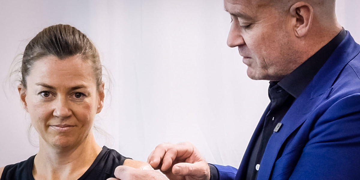 Demonstration of removing dressings after shoulder arthroscopy