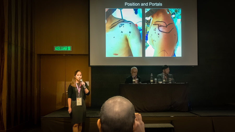 Fellow Kristine Italia receiving the APOA Young Orthopaedic Surgeons Grant