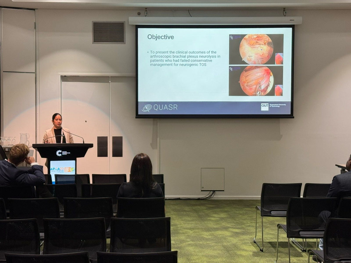 Dr Kristine Italia presenting research on arthroscopic brachial plexus neurolysis